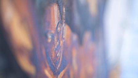 Yksityiskohta taidepajan opiskelijan tekemästä maalauksesta.