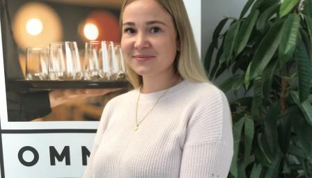 Suomen kielen yleisen kielitutkinnon suorittanut opiskelija Yuliia Kärk.