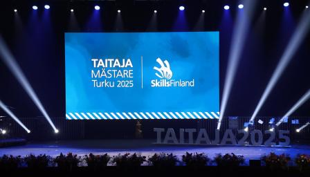 Kuvituskuva avajaisten logosta.