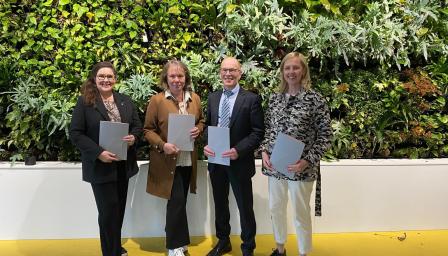 Kuvassa vasemmalta Maria Sarkkinen, ammatillisen koulutuksen päällikkö, johtava rehtori, Stadin ammattiopisto, Riitta Konkola, toimitusjohtaja-rehtori, Metropolia, Pekka Taurinen, rehtori, Vantaan ammattiopisto Varia ja Maija Aaltola, johtava rehtori, Omnia.