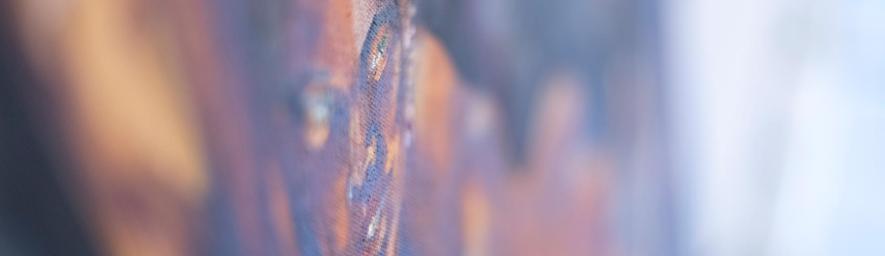 Yksityiskohta taidepajan opiskelijan tekemästä maalauksesta.