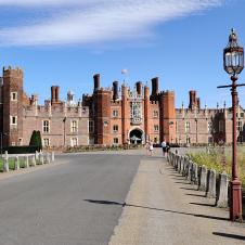 Hampton Court palatsi Lontoossa.