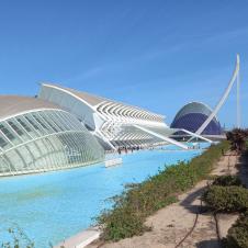 Ulkokuva Valencian arkkitehtuuri ja kulttuurikeskus Ciudad de Las Artes  y las Ciencas.