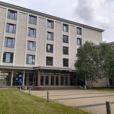 Kuva koulurakennuksesta.