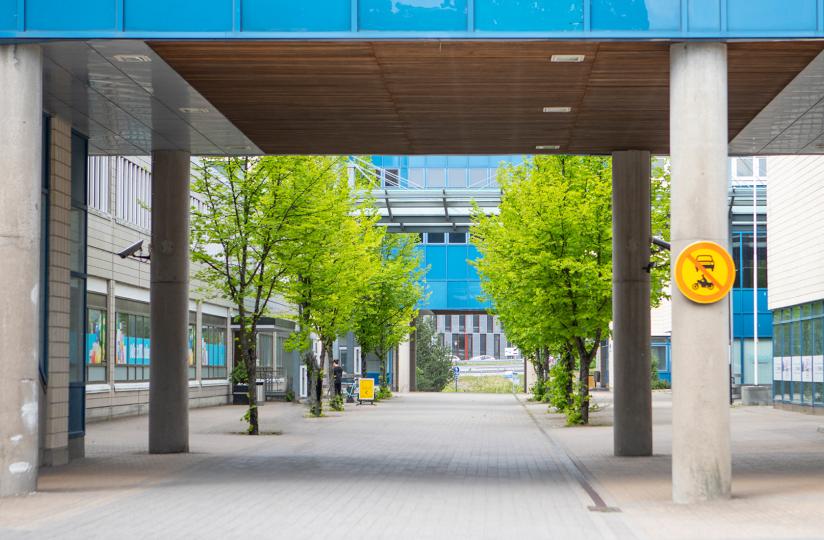 Upseerinkatu 1–3, vasemmalla puolella kuvaa Upseerinkatu 3.