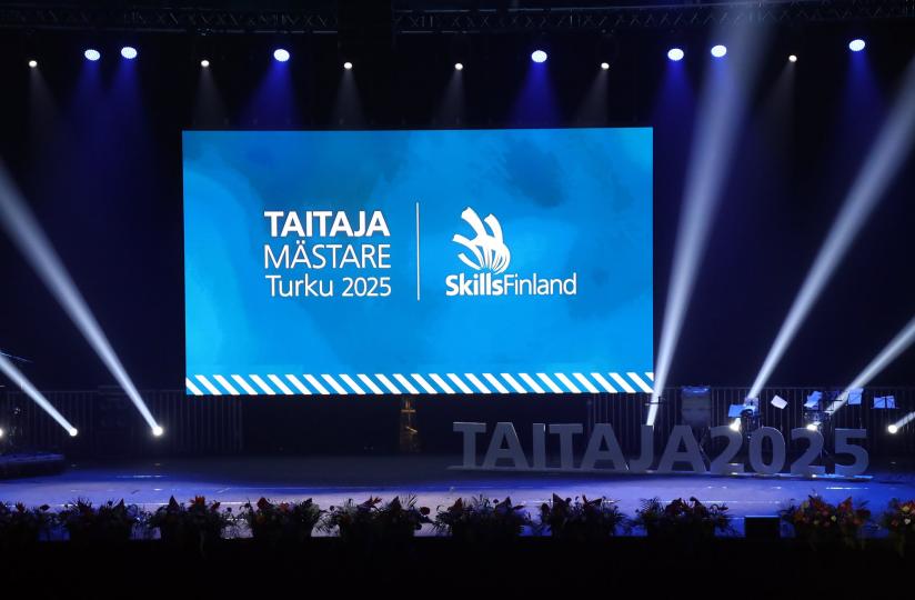 Kuvituskuva avajaisten logosta.