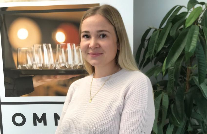 Suomen kielen yleisen kielitutkinnon suorittanut opiskelija Yuliia Kärk.