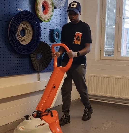 Omnian opiskelija Levis Kahia